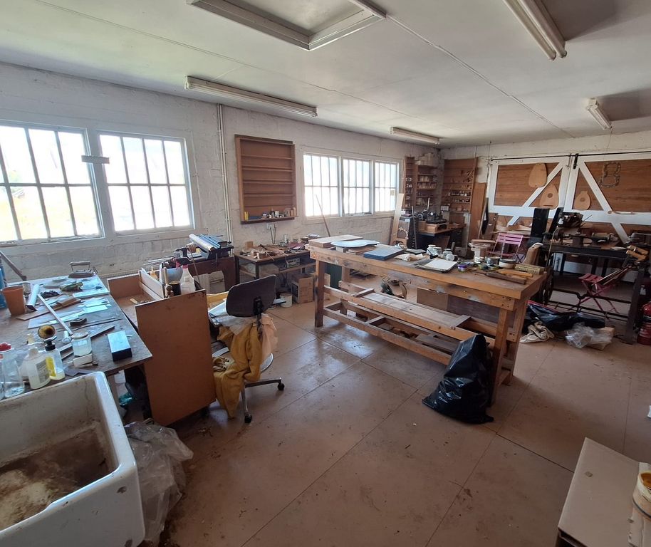 Property photo 3 of 3 The Old Glassworks