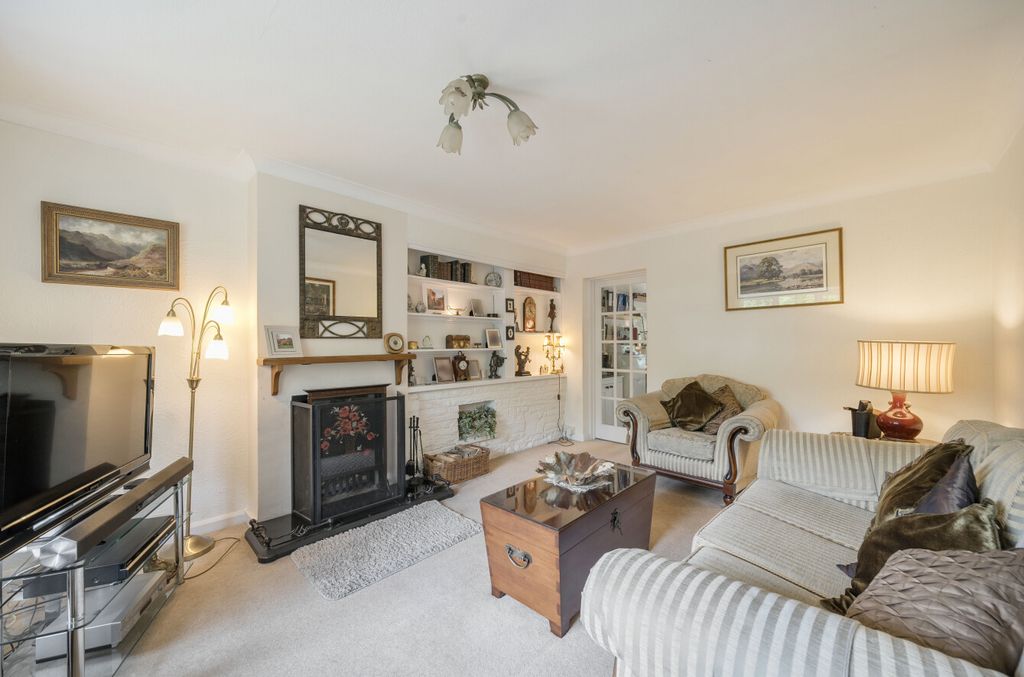 Property photo 3 of 25 1296274-13-682De1...