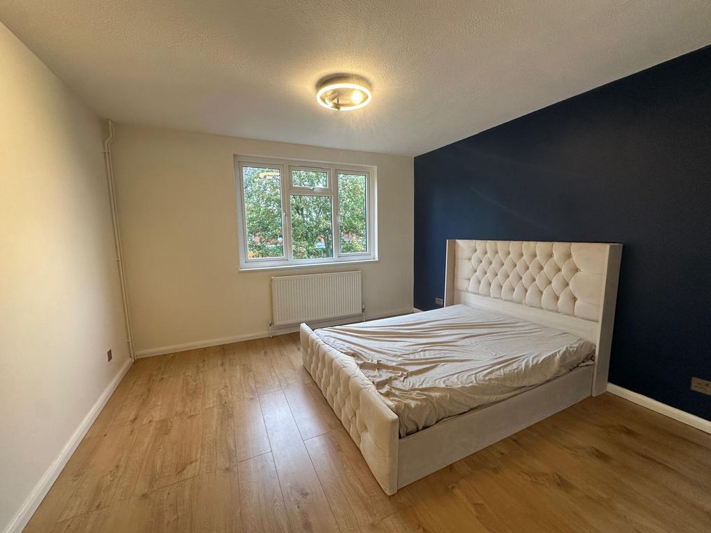 Property photo 2 of 10 Photo 4