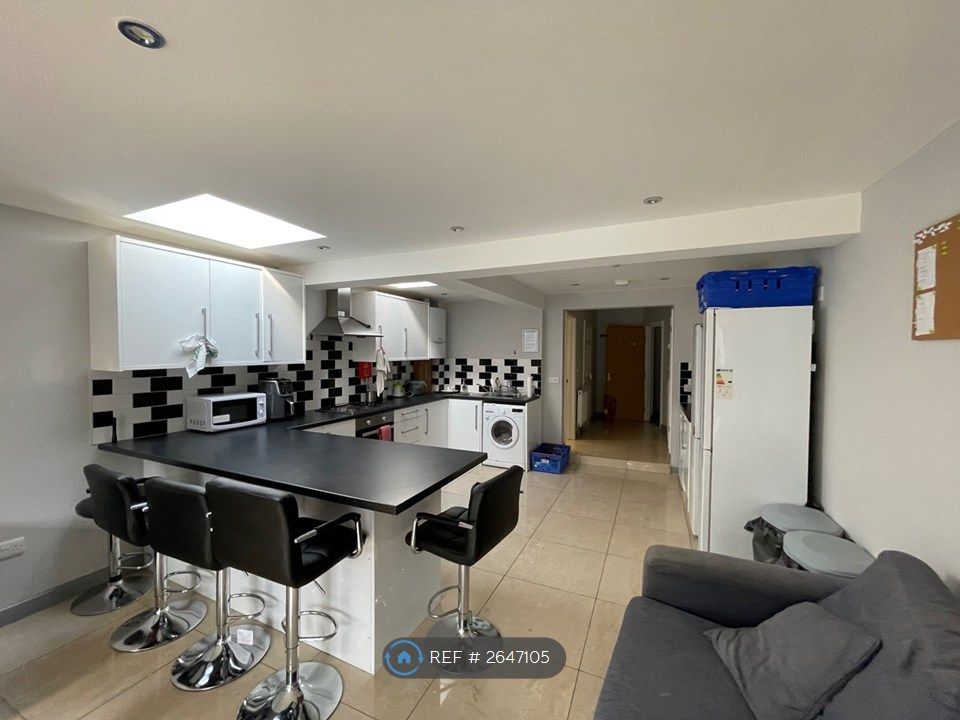 Property photo 1 of 10 Kitchen/Lounge