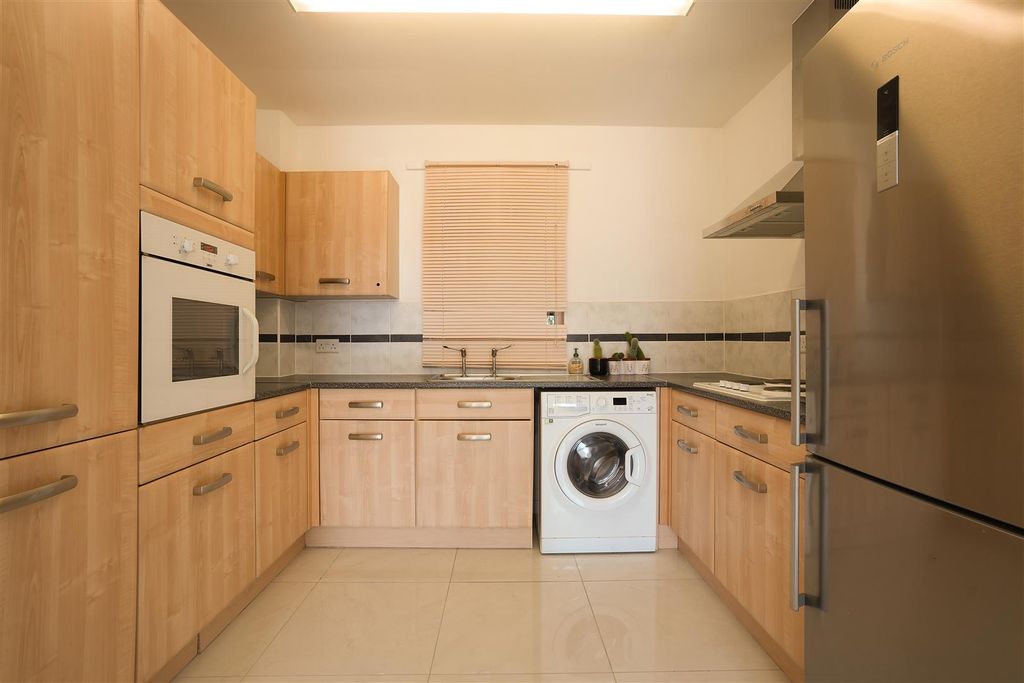 Property photo 2 of 19 Kitchen