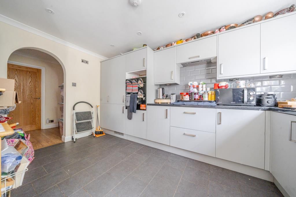Property photo 3 of 19 Kitchen
