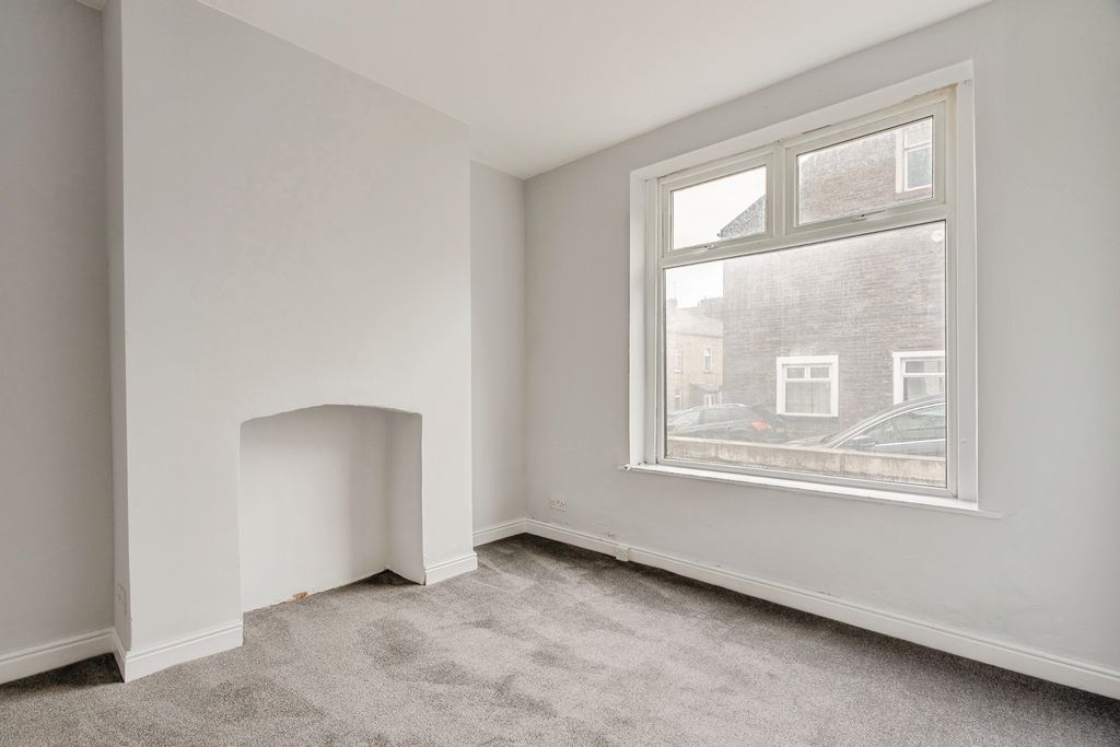 Property photo 2 of 18 Pbox-Img.Jpg