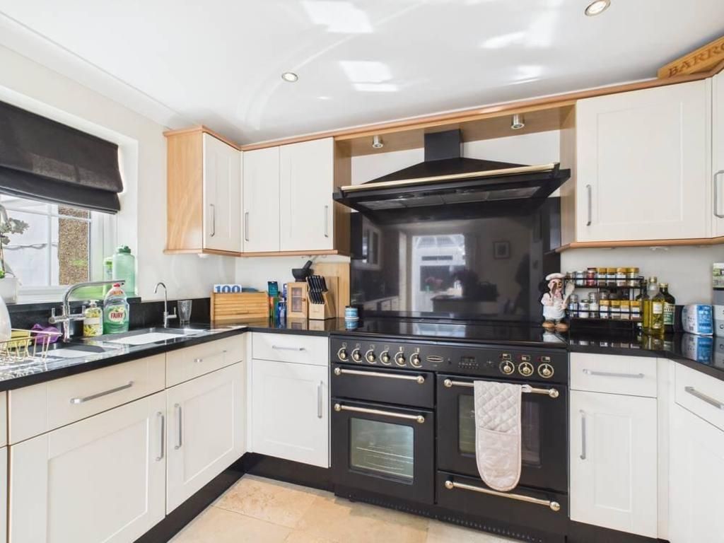 Property photo 2 of 18