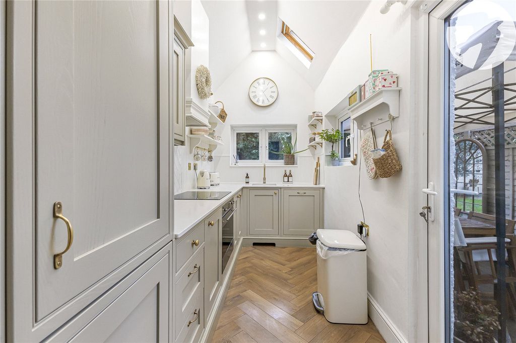 Property photo 3 of 36 Picture No. 52