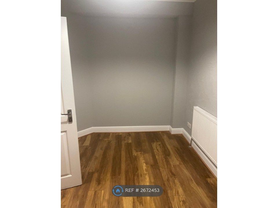 Property photo 2 of 10 Ground Floor Front Room