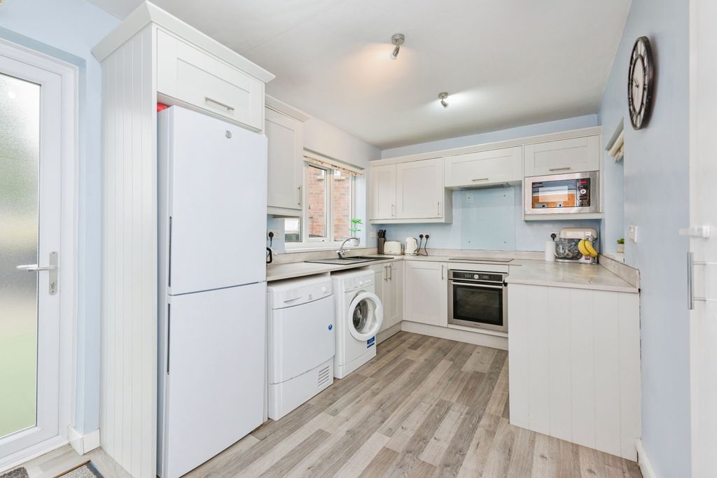 Property photo 2 of 15 Kitchen