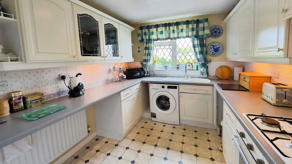 Property photo 2 of 35
