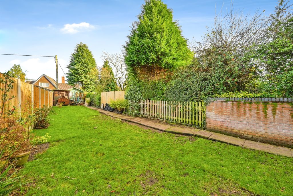 Property photo 2 of 16 Gardens: