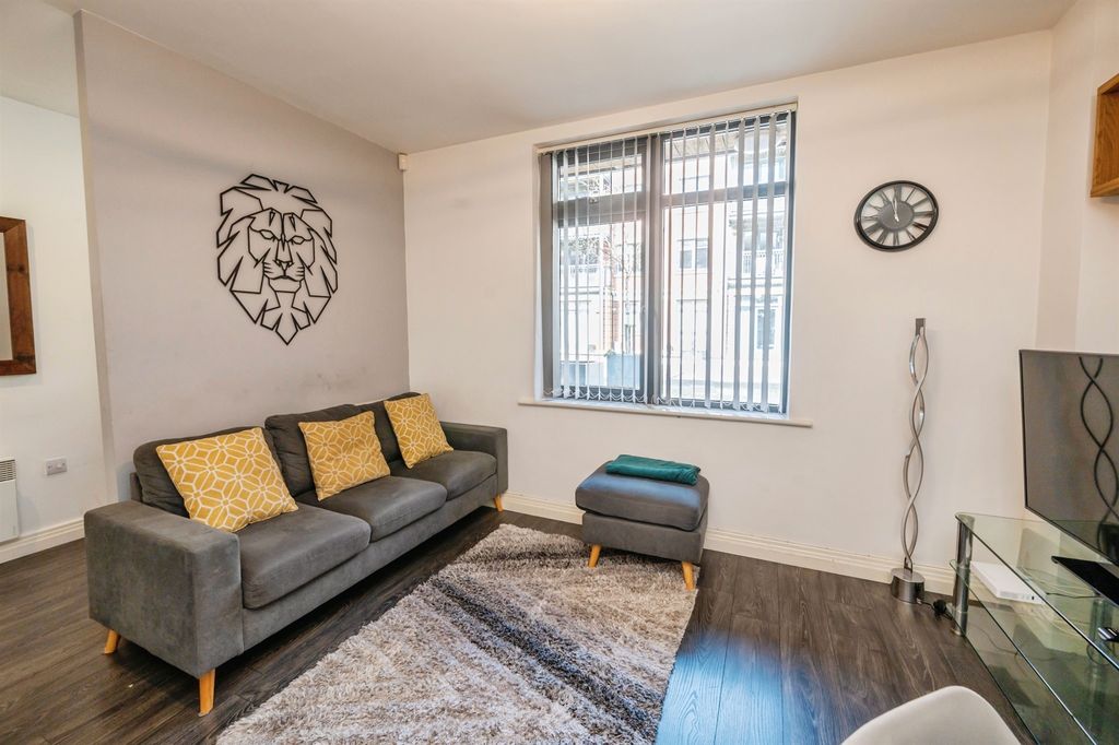 Property photo 2 of 12