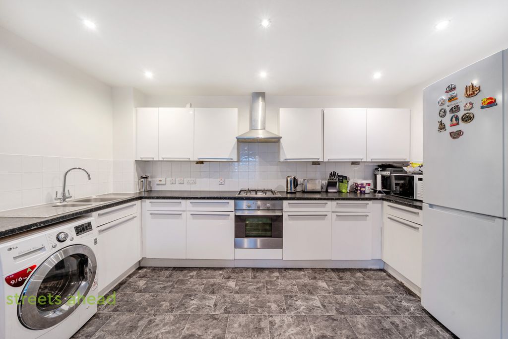 Property photo 3 of 12 F3c91Fa5-4435-439...