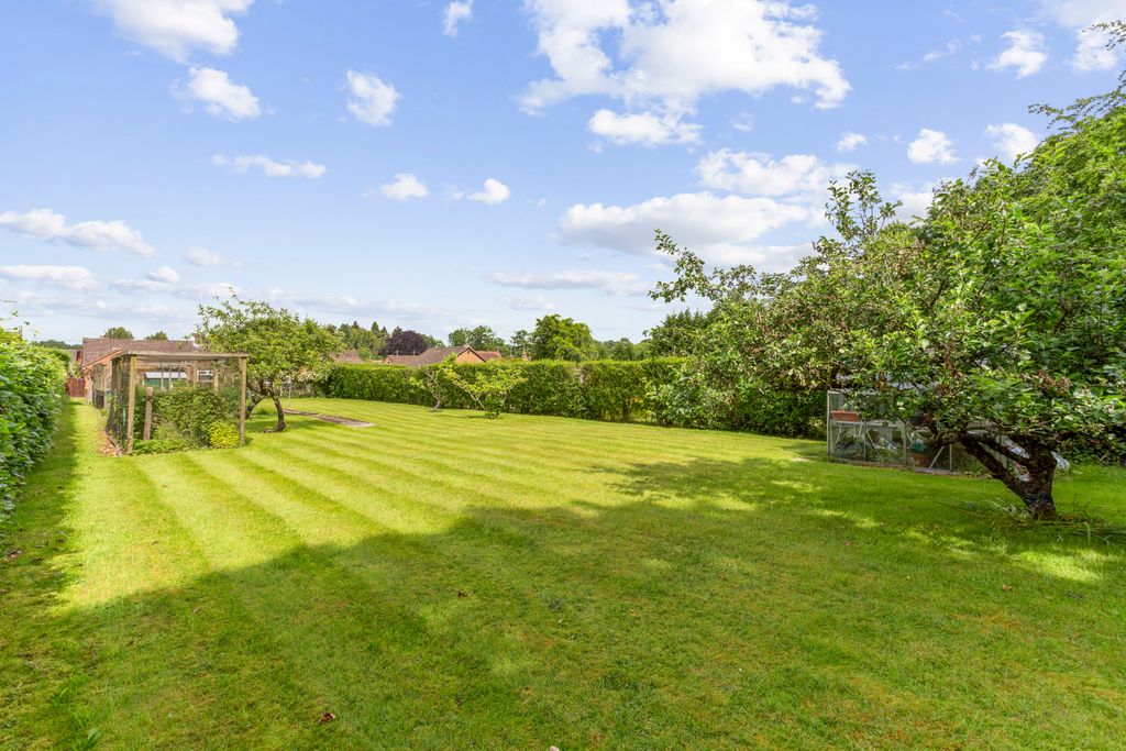 Additional image 15 of 3 bed detached bungalow for saleDryden Way, Liphook GU30