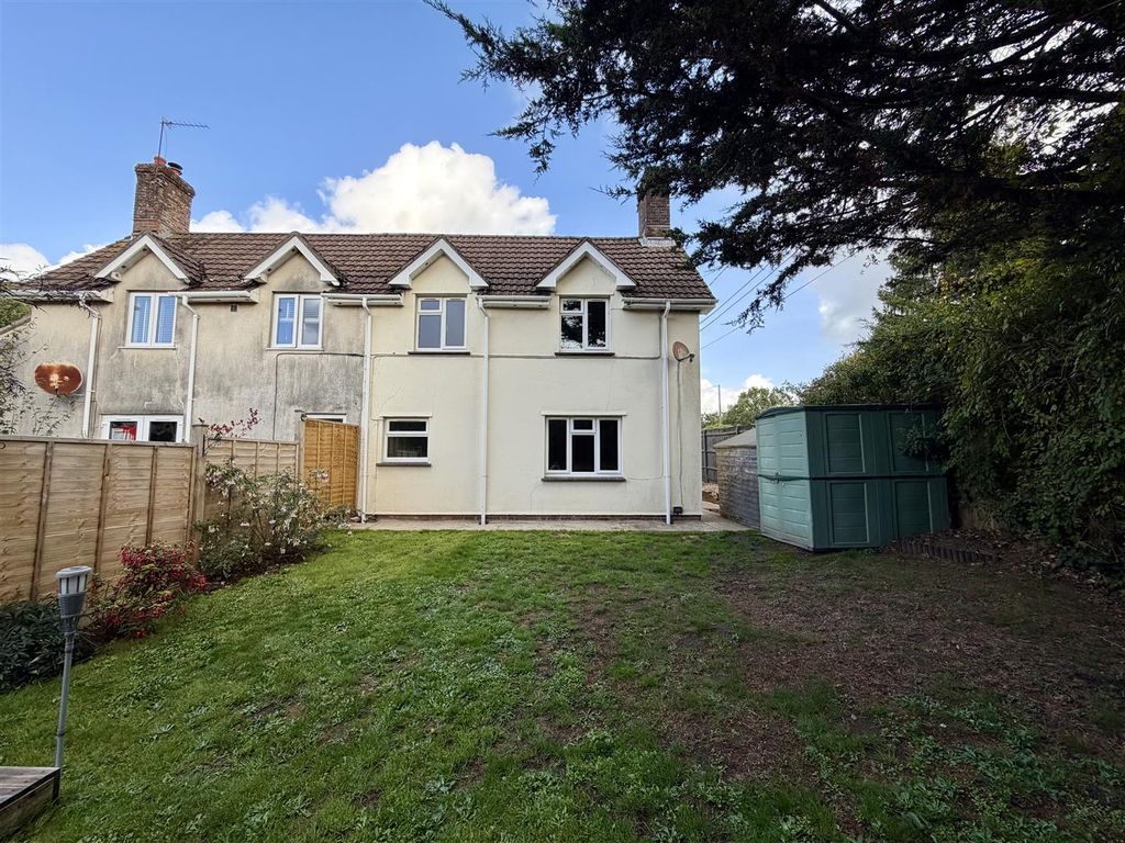 Property photo 1 of 10 Three Bedroom Semi Detached Cottage