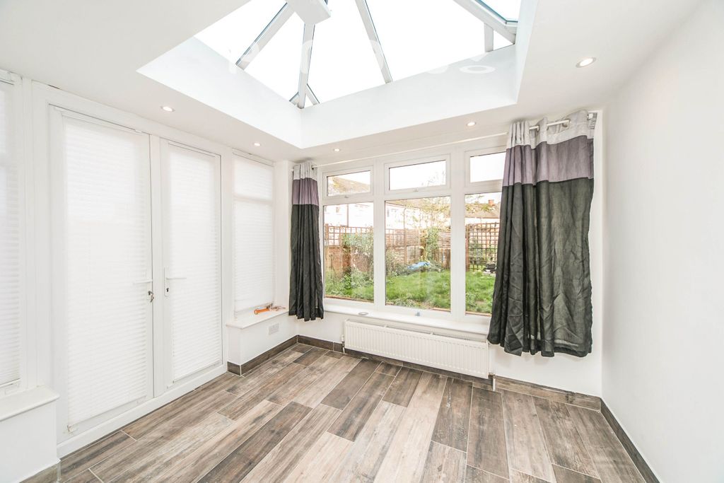 Property photo 3 of 11 5067Eb45-9c93-4577-8