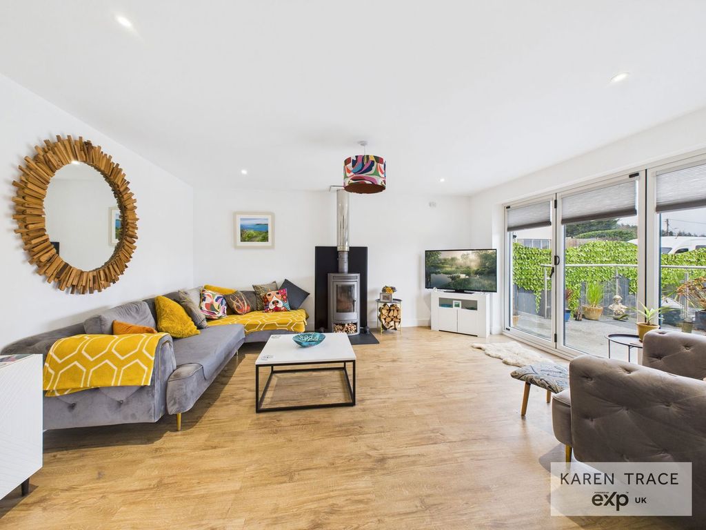 Property photo 2 of 33