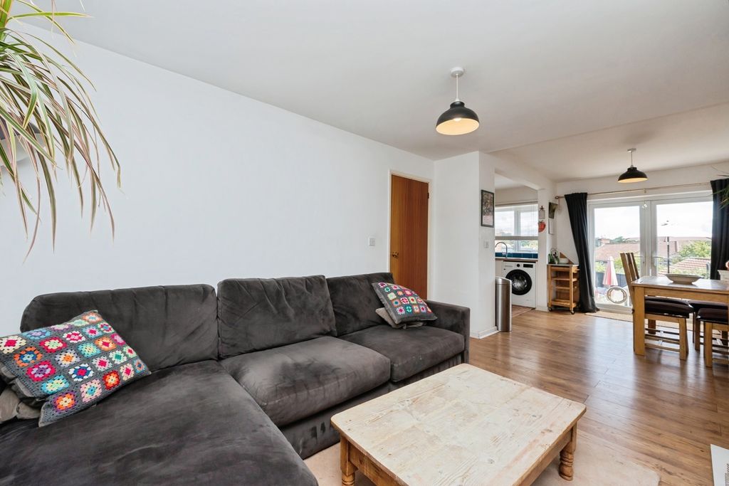 Property photo 3 of 19 Pbox-Img.Jpg