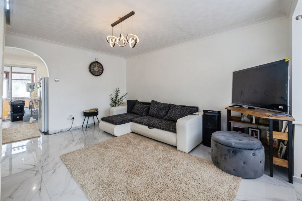 Property photo 2 of 16 Lounge