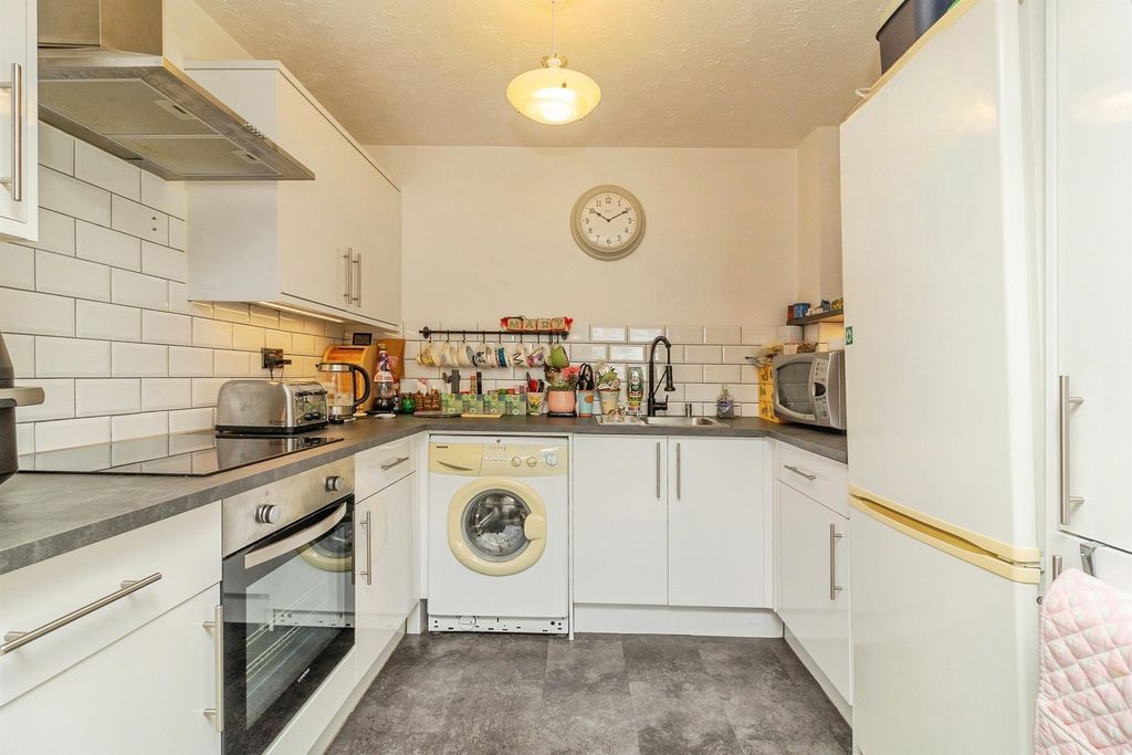 Property photo 3 of 14