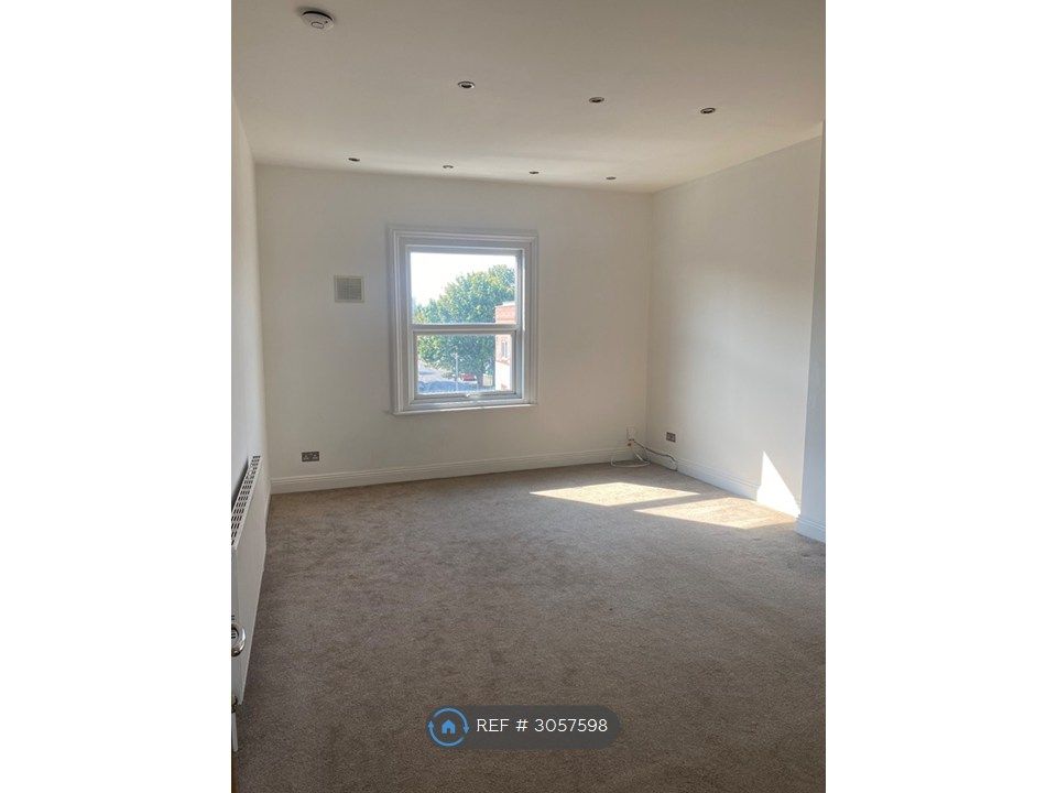 Property photo 3 of 14 Living Room
