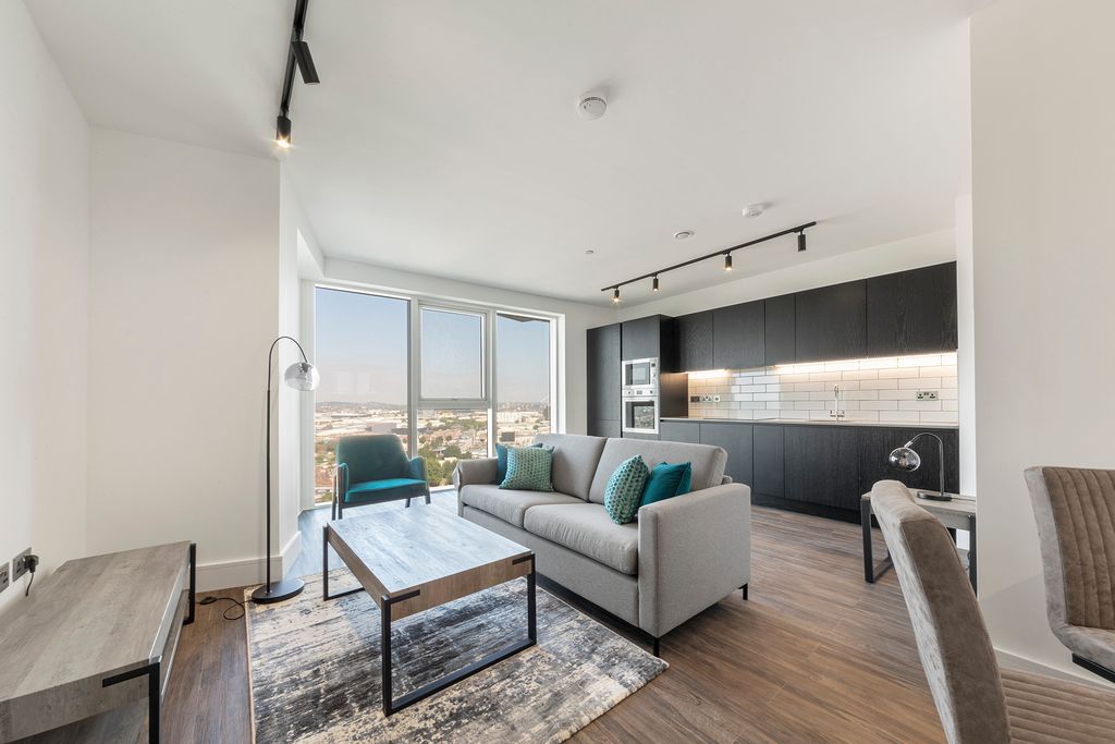 Property photo 1 of 21