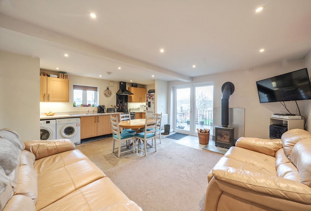 Property photo 2 of 21 1386025-12-692F17...