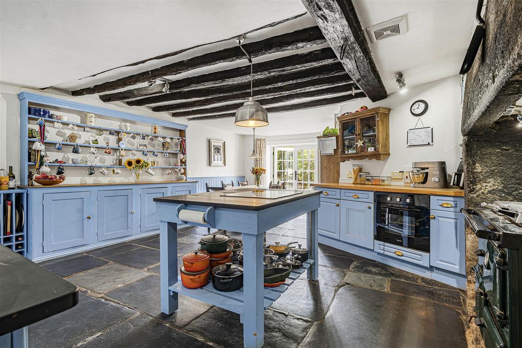 Property photo 3 of 39 Kitchen