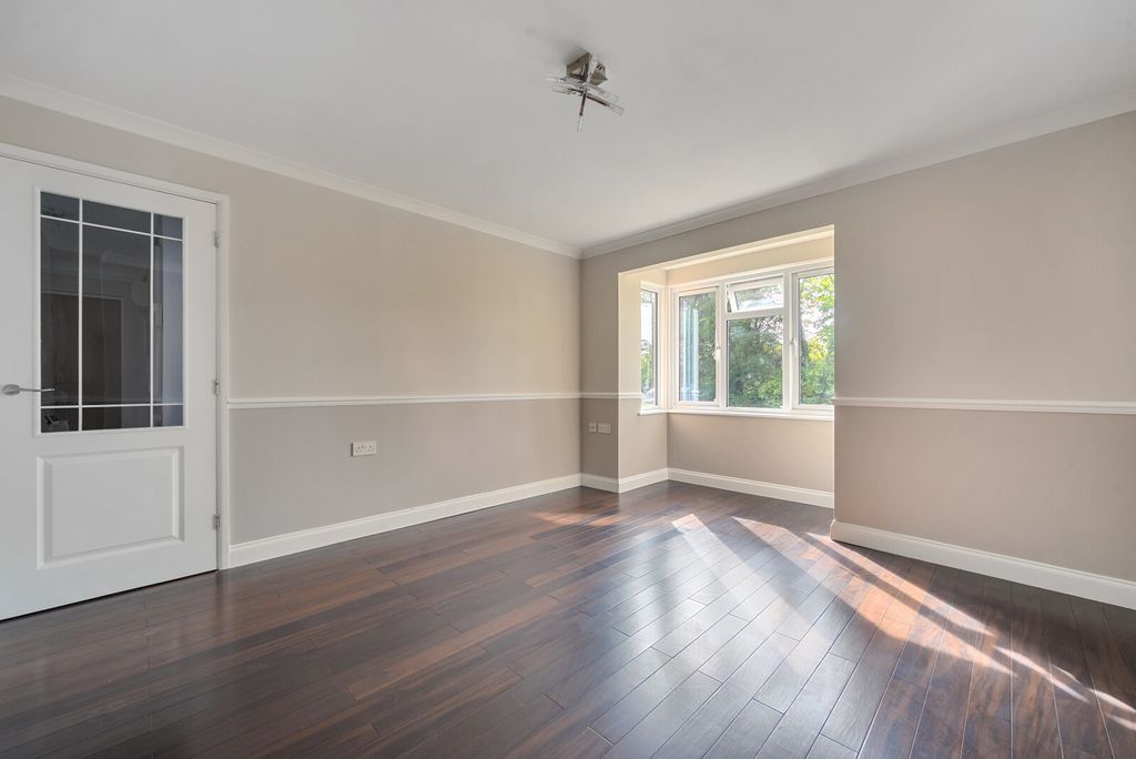 Property photo 3 of 14 1334446-13-6893B8...