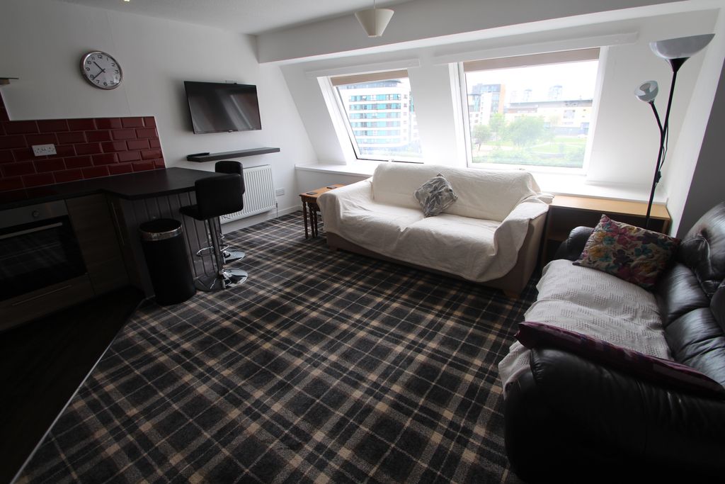 Property photo 3 of 11 Lounge