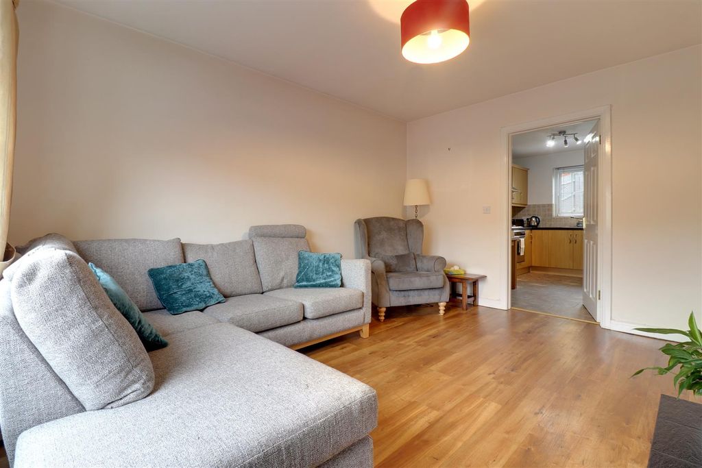 Property photo 3 of 18 Lounge