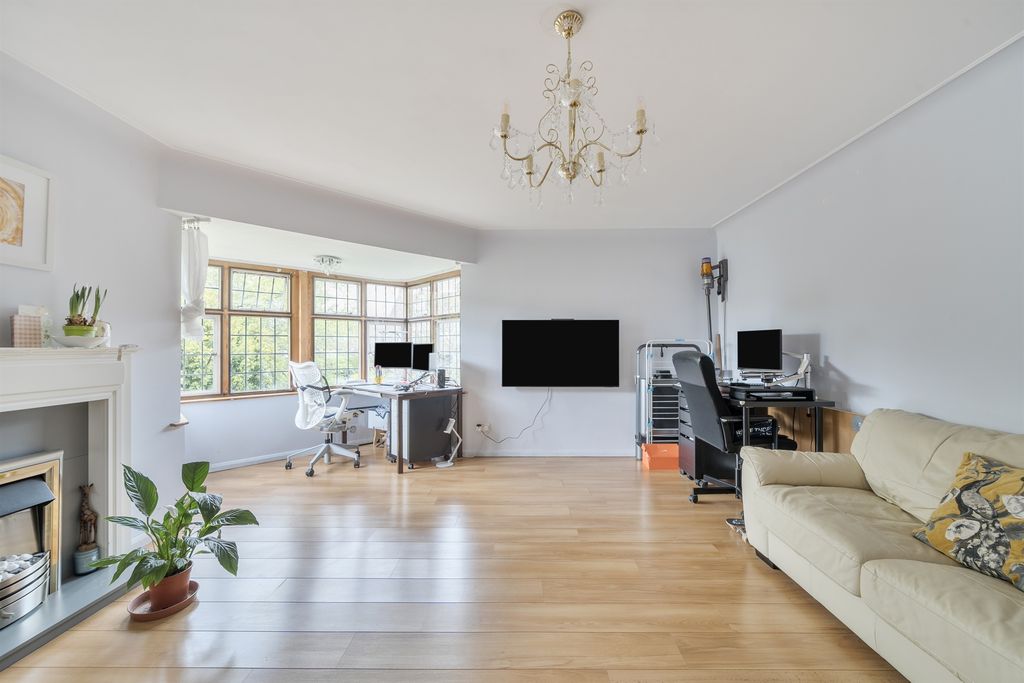 Property photo 2 of 11