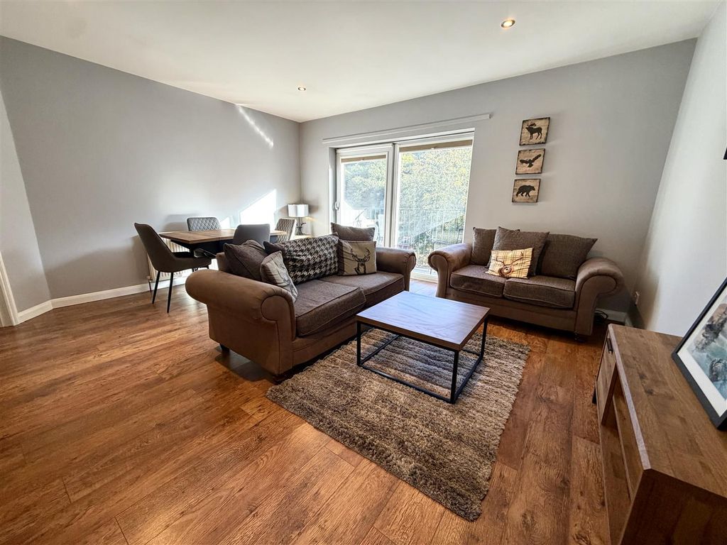 Property photo 2 of 10 Tempimage3Ij8Oc.Jpg