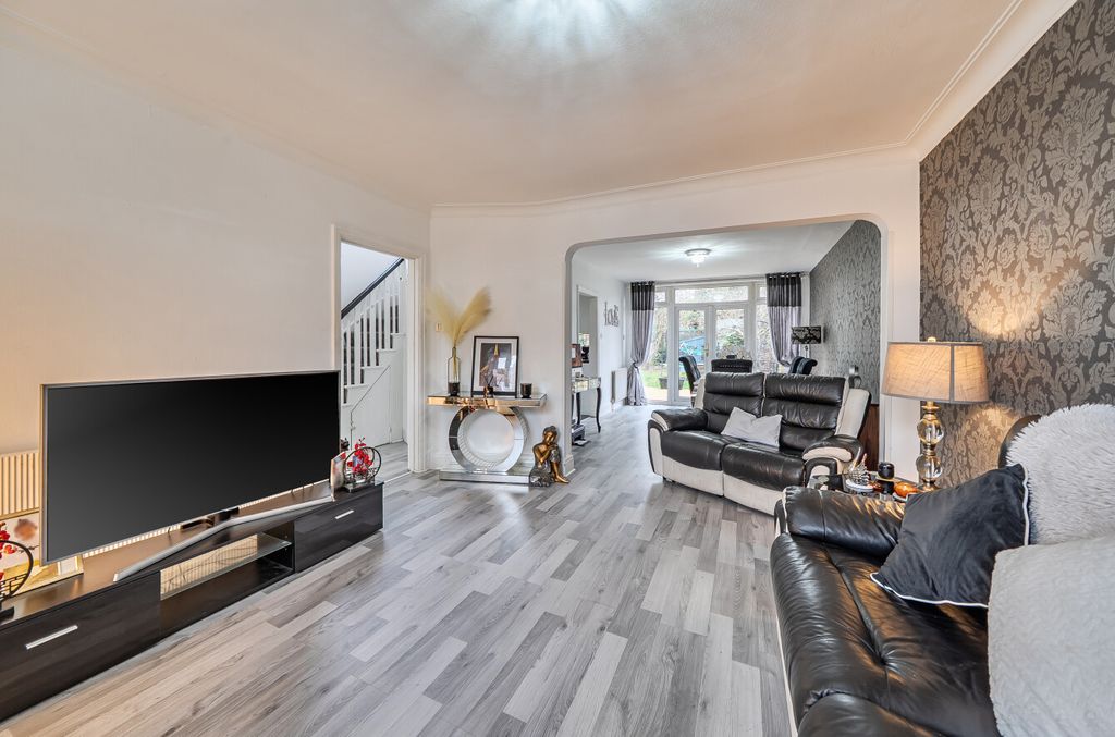 Property photo 2 of 20 1421903-2-69A81F7...