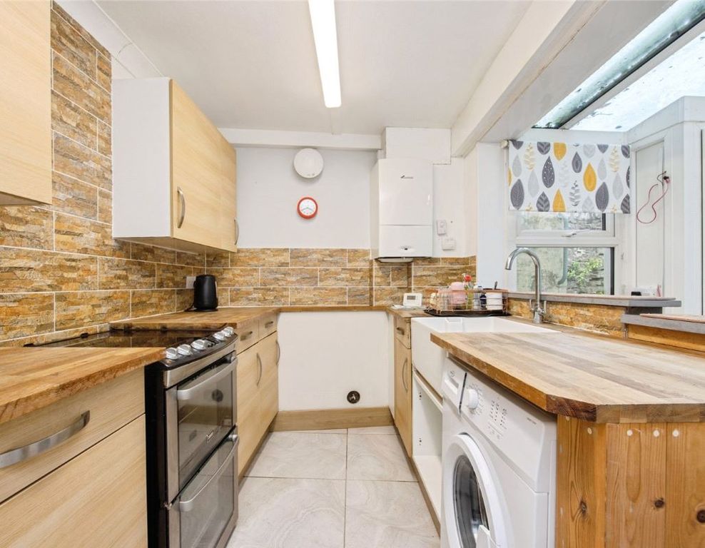 Property photo 3 of 7 Kitchen