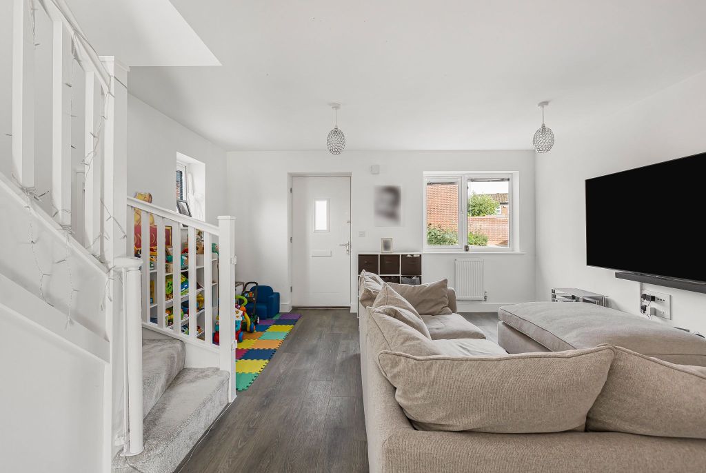 Property photo 3 of 18 Photograph 4