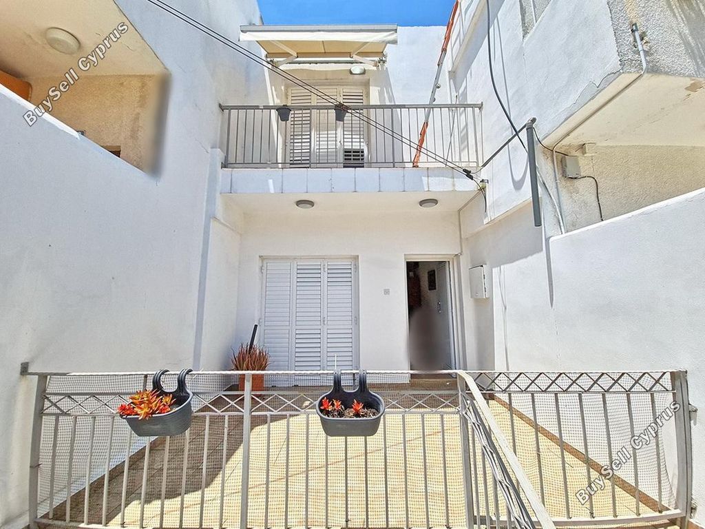 Property photo 2 of 32