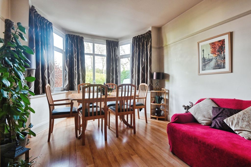 Property photo 3 of 23 Dining Roor