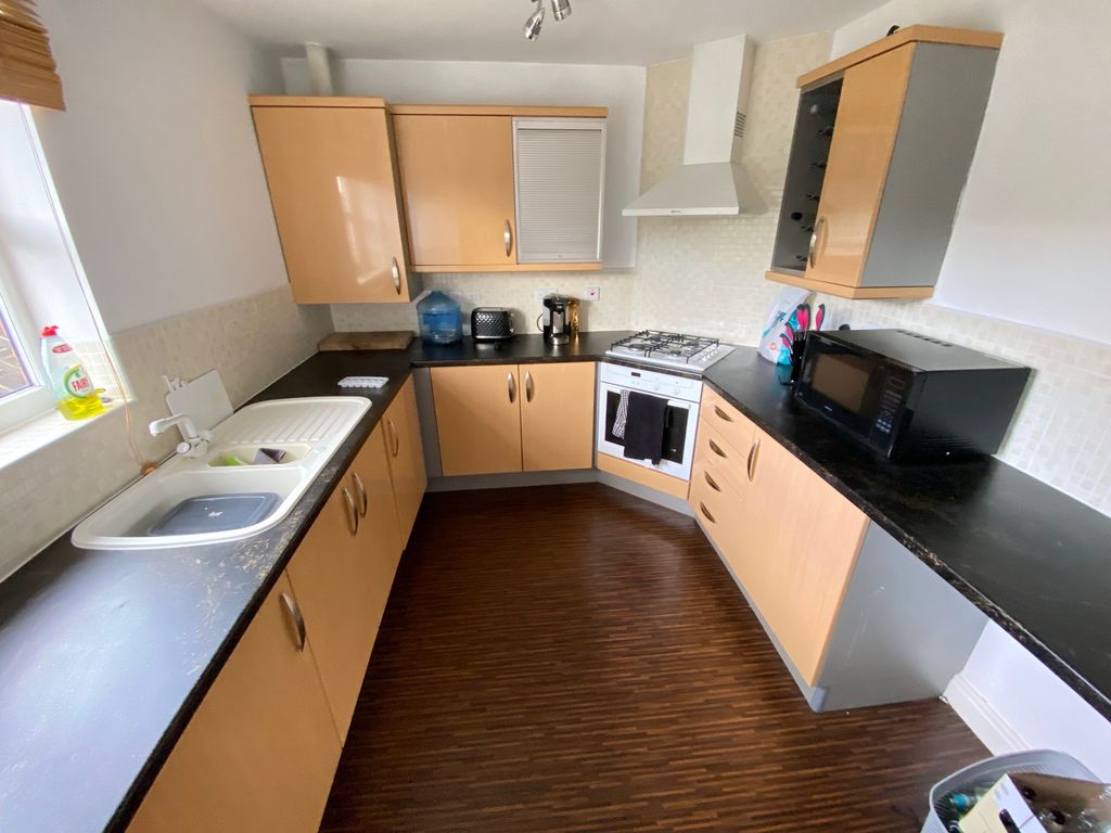 Property photo 3 of 6 Kitchen