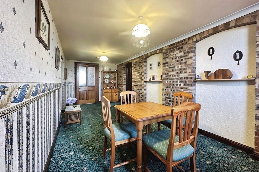 Property photo 3 of 16 Dining Room