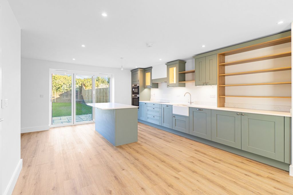 Property photo 2 of 26 4774083