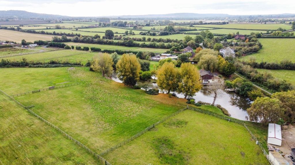 Property photo 2 of 40