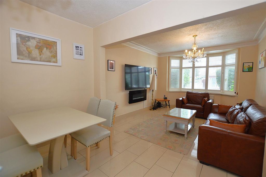 Property photo 3 of 18 24 Priory Road Living Dining Room.Jpg