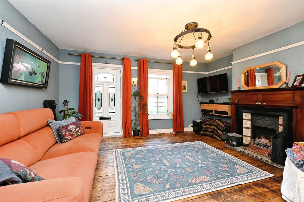 Property photo 3 of 17