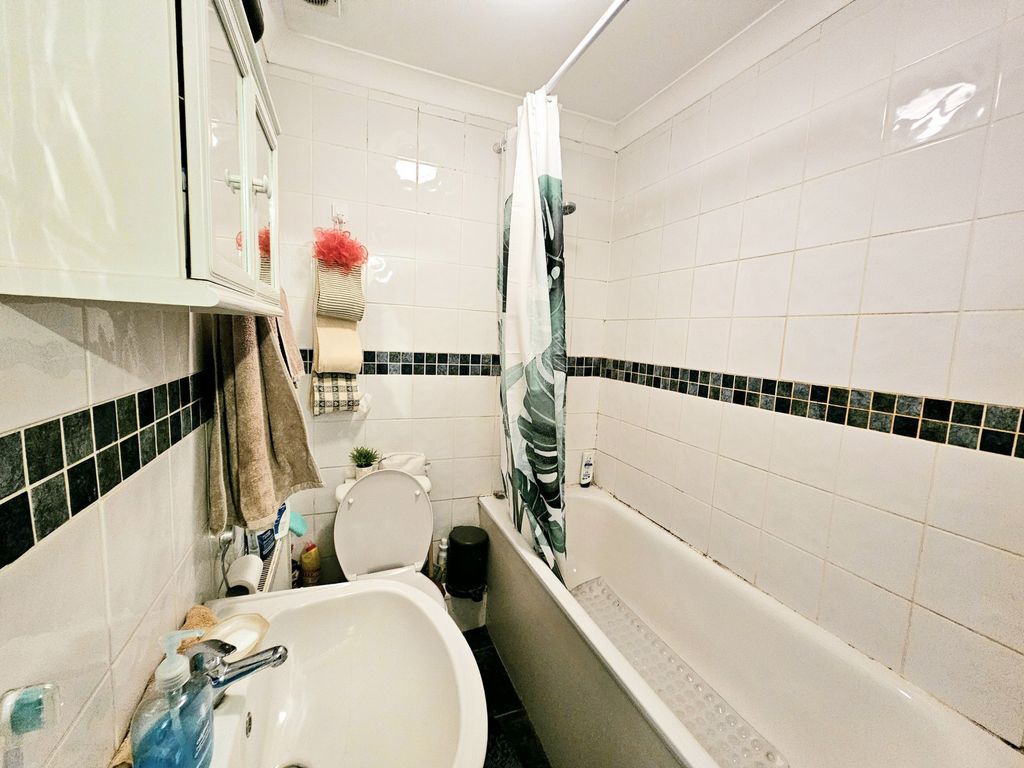 Property photo 3 of 4 Photo 4