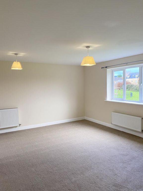 Property photo 2 of 16 Living/Dining Room