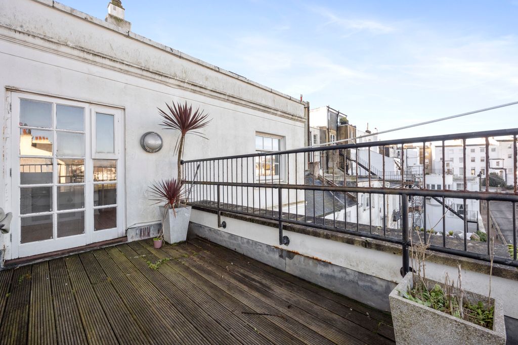 Property photo 2 of 28 Arundel Terrace, 12-13, Arundel House, 11-008