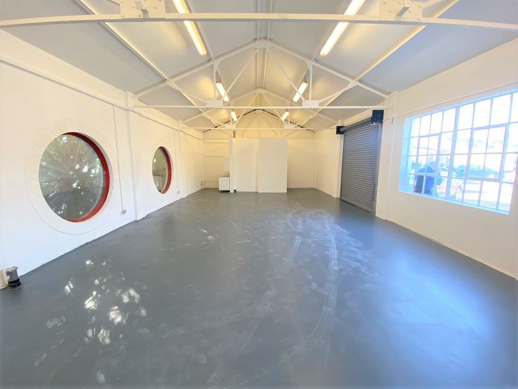 Property photo 3 of 9 Set Star Estate Unit 10 3.Jpg