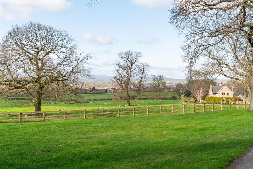 Additional image 113 of 7 bed detached house for salePark Hall, Parkhall Lane, Spinkhill, Sheffield S21