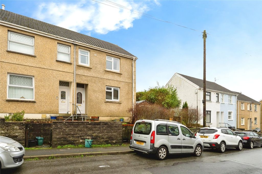 Property photo 2 of 17 Picture No. 01