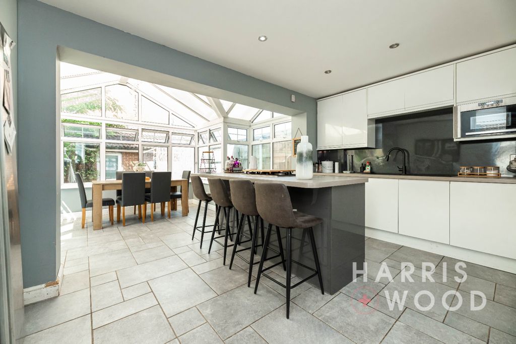 Property photo 2 of 24 4245031