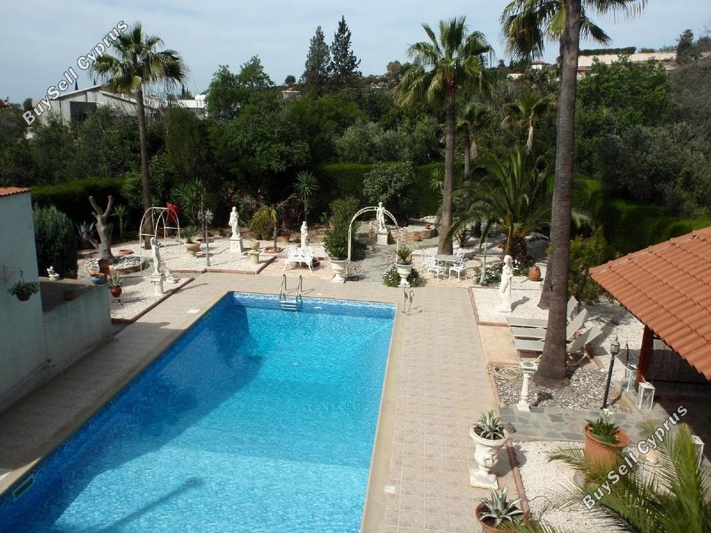 Property photo 1 of 28